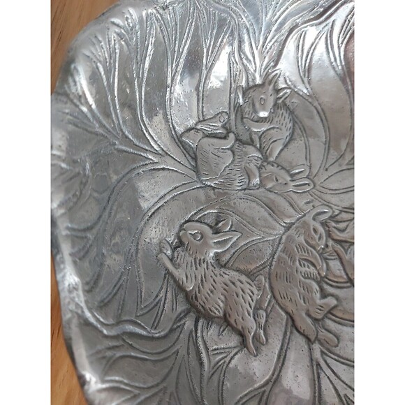 Vintage Cast Aluminum Bunny Bowl Cabbage Leaves 8" Rabbit Easter - Picture 6 of 9